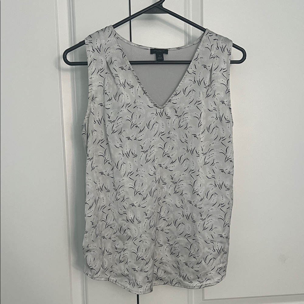 Ann Taylor Gray and Black Patterned Blouse